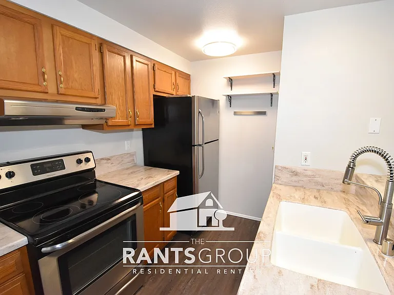 660 Malibu Dr SE — Photo 8