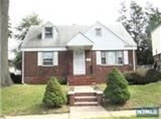 55 Parkview Ave, Elmwood Park, NJ 07407