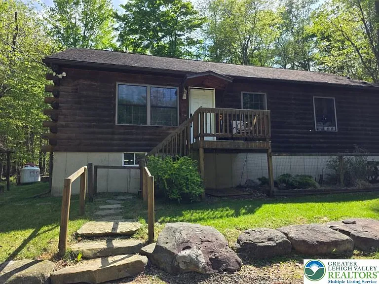1037 Maplewood Dr — Photo 4