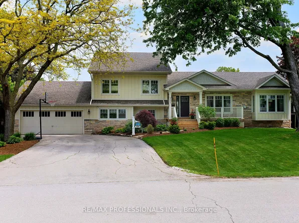 321 Wendy Ln, Oakville, ON L6L 4P9