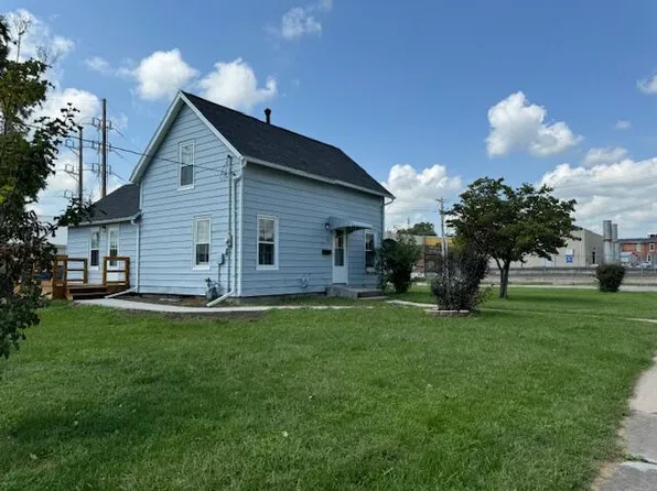 107 N Calhoun St, West Liberty, IA 52776