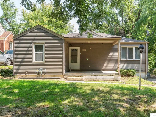 7225 N 35th Cir, Omaha, NE 68112