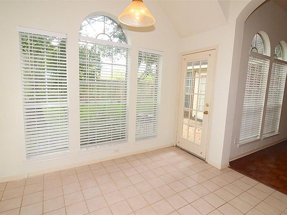 5th image of 4515 Oak Valley Dr