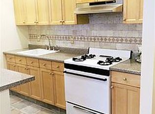 190-12 Station Rd #2E, Flushing, NY 11358