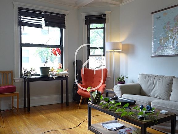 2nd image of 6 Worthington St