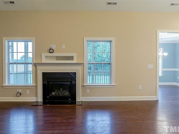 5th image of 76 Sade Rock Ct