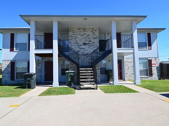 2nd image of 2200 Wright Way APT A