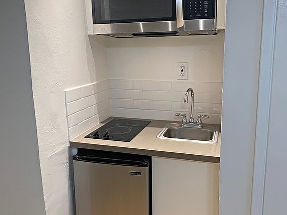 3rd image of 2587 S Sepulveda Blvd #1