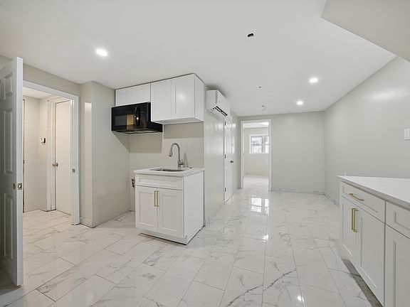3rd image of 234 Quincy Ave #1