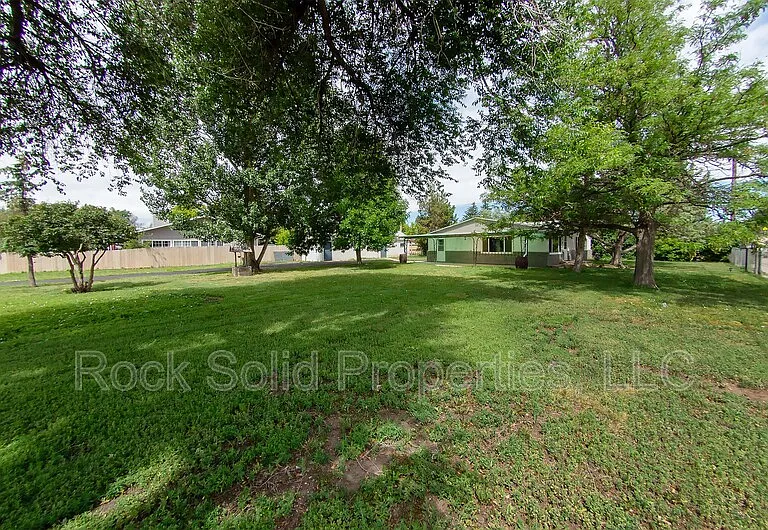 210 Seymour Ave — Photo 29