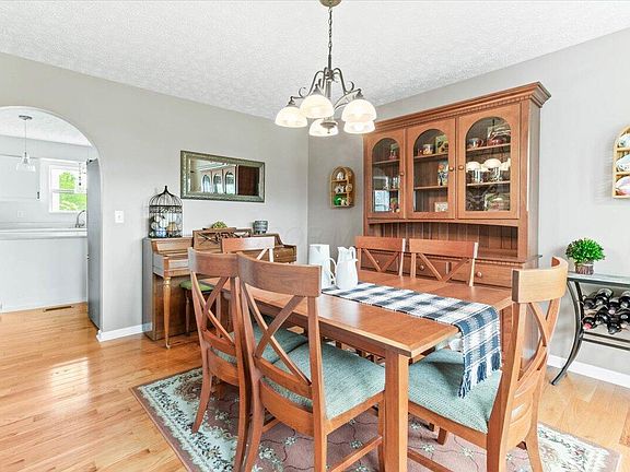 5th image of 830 Avalon Dr
