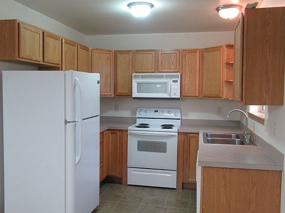 Kitchen w/plenty of storage