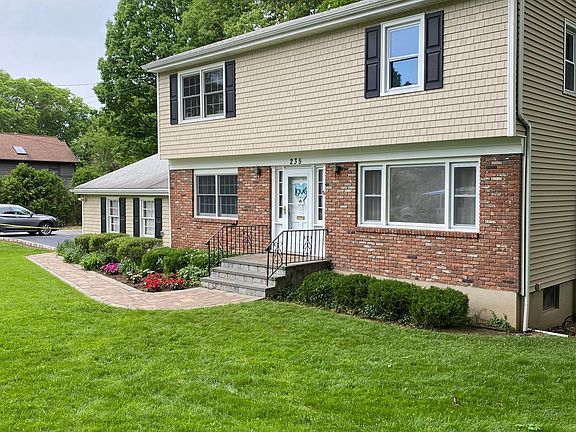 3rd image of 235 Forest Blvd