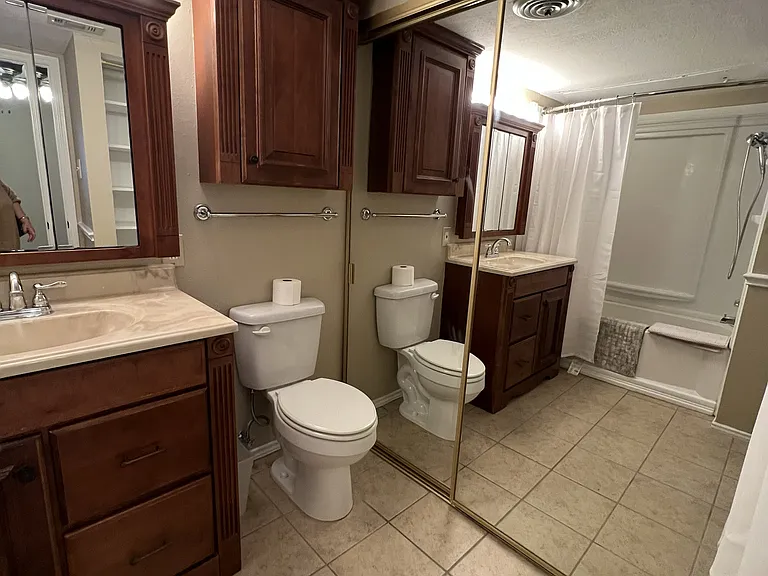 835 W Harwood Rd #C — Photo 10