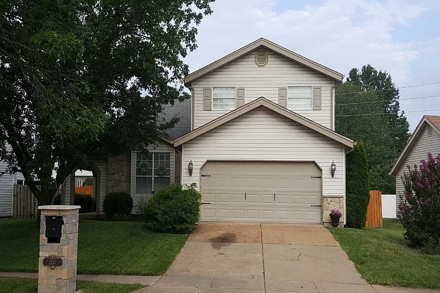 2517 Westglen Farms Dr photo 1