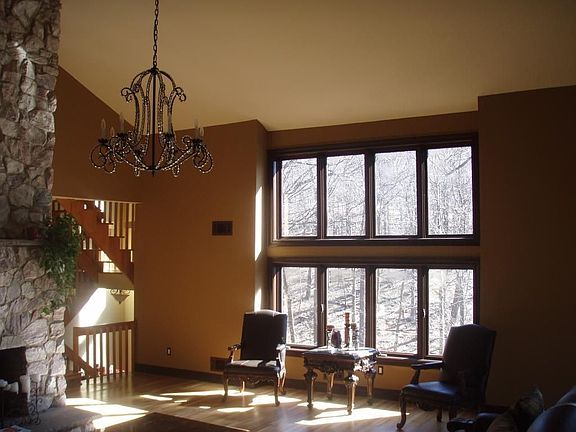 2 fire places in this home