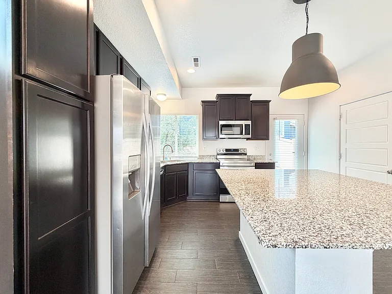4881 Halifax Ct — Photo 4