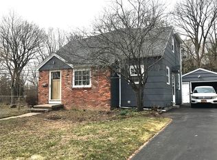 93 Meadowbrook Rd, Rochester, NY 14620