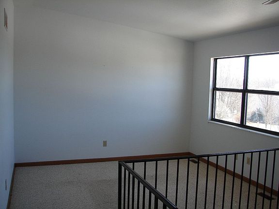 Vaulted Ceiling LvRm