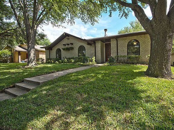 3rd image of 3206 Christie Cir