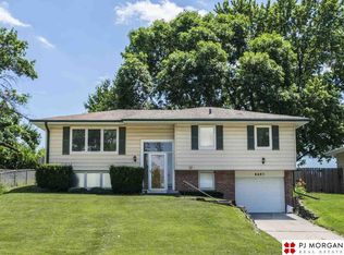 9461 Weir St, Omaha, NE 68127