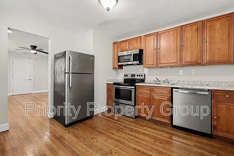 2 bed, 1.0 bath, 789 sqft, $1,550 — Photo 4