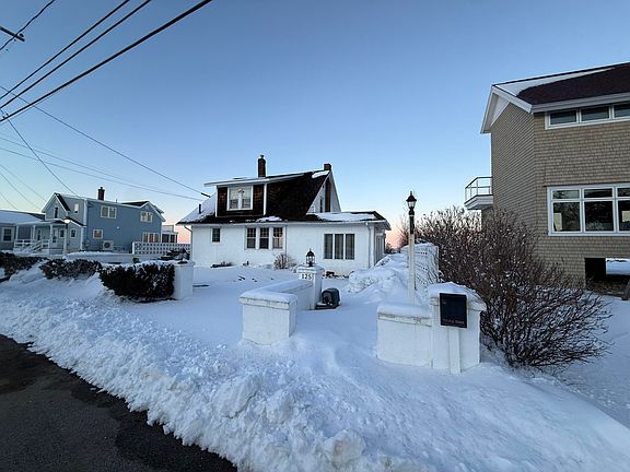 3rd image of 125 Hills Beach Road