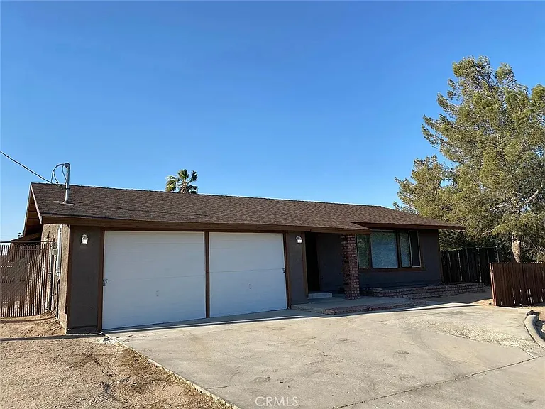 18746 Rock Springs Rd — Photo 1