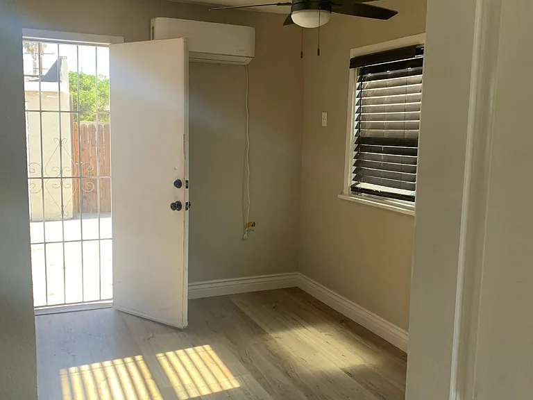 560 W Santa Cruz St — Photo 9