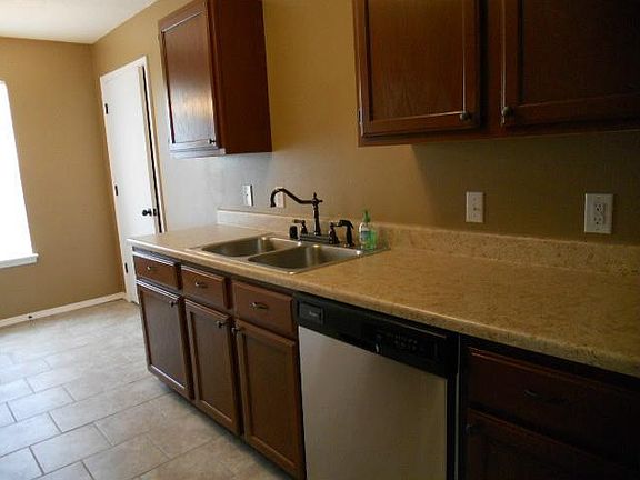 5th image of 720 S 38th St