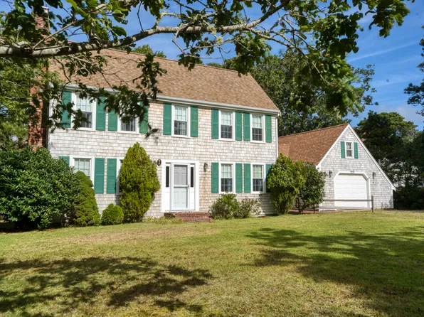 8 Marsh Hawk Cir, Edgartown, MA 02539