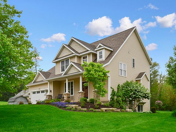 3rd image of 7523 Emerald Woods Dr SE