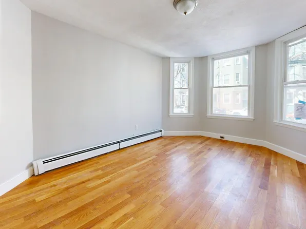 205 Chelsea St, Boston, MA