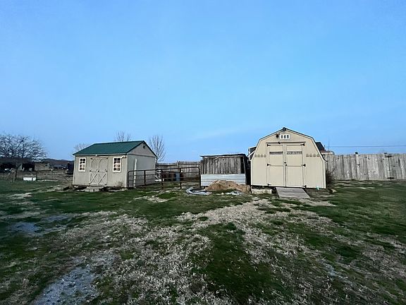 3rd image of 476 Bill Russell Rd