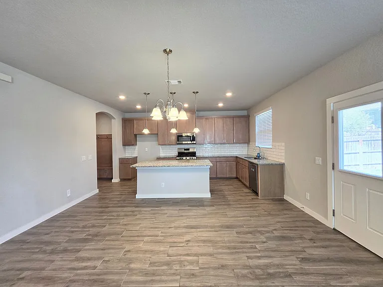 724 Fort Leonard — Photo 9