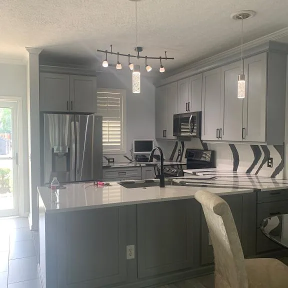 901 W Port Dr — Photo 3