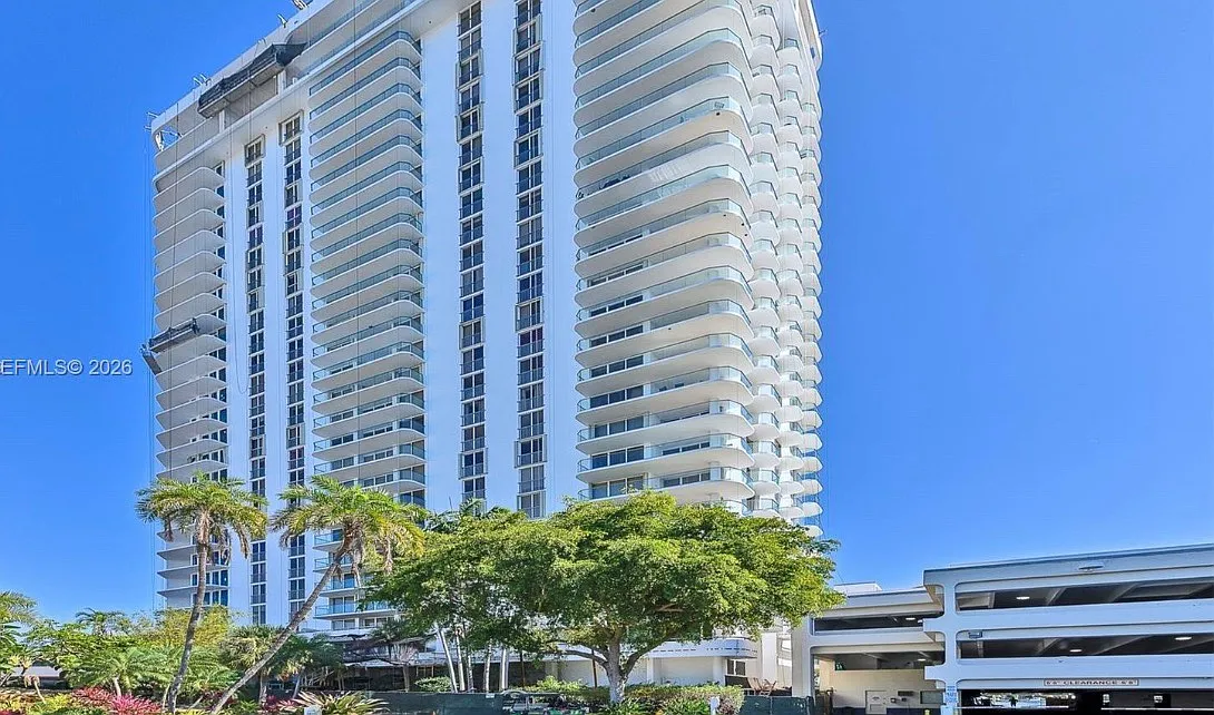 Turnberry Way, Aventura — Photo 1
