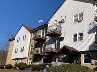 81 High St APT 14, Amesbury, MA 01913