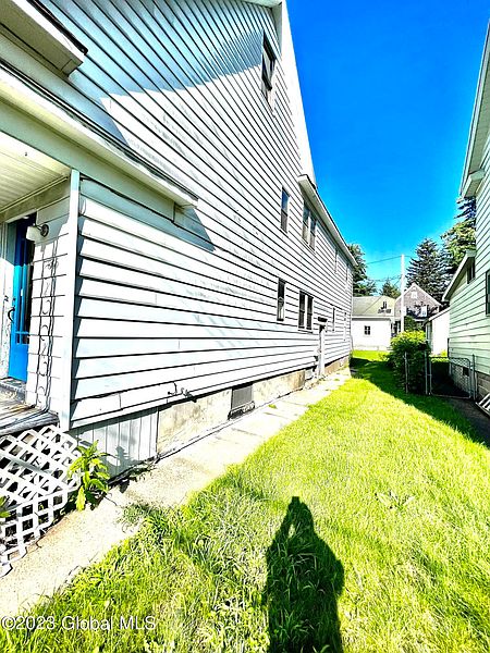 3rd image of 866 Dean Street