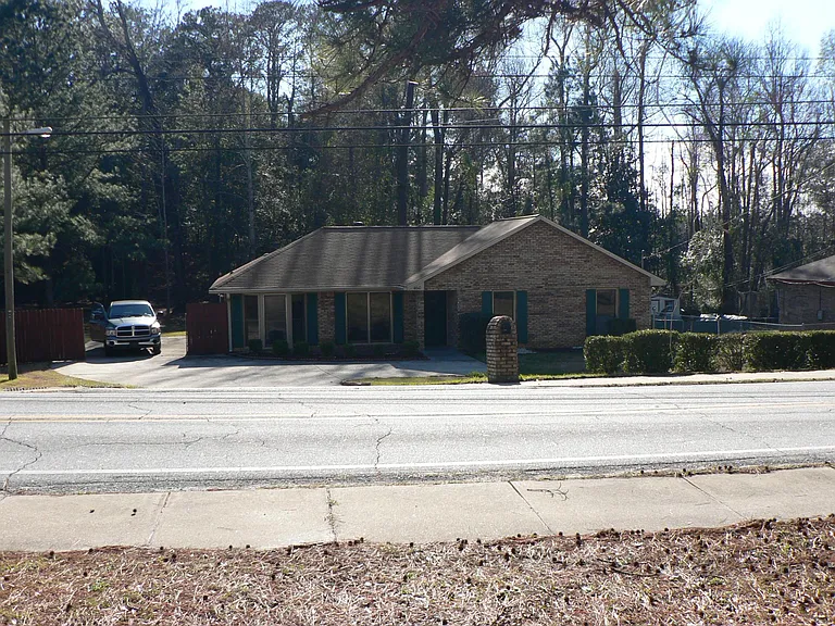 4610 Steam Mill Rd — Photo 1