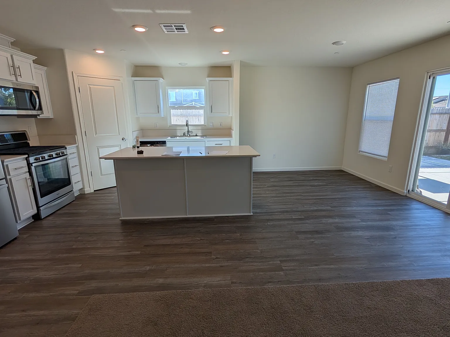 4 bed, 1515 sqft, $2,500 — Photo 3
