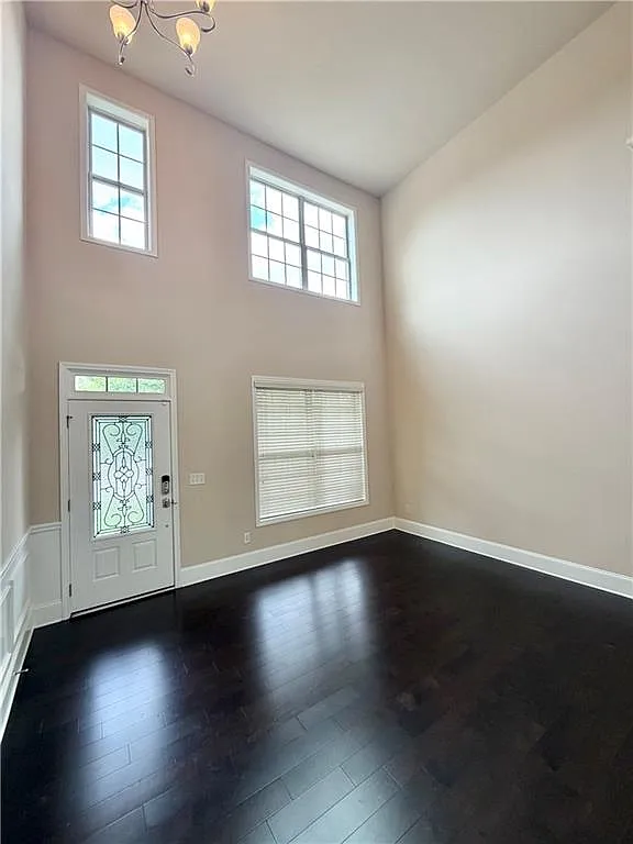 5 bed, 4.0 bath, 3411 sqft, $3,100 — Photo 2