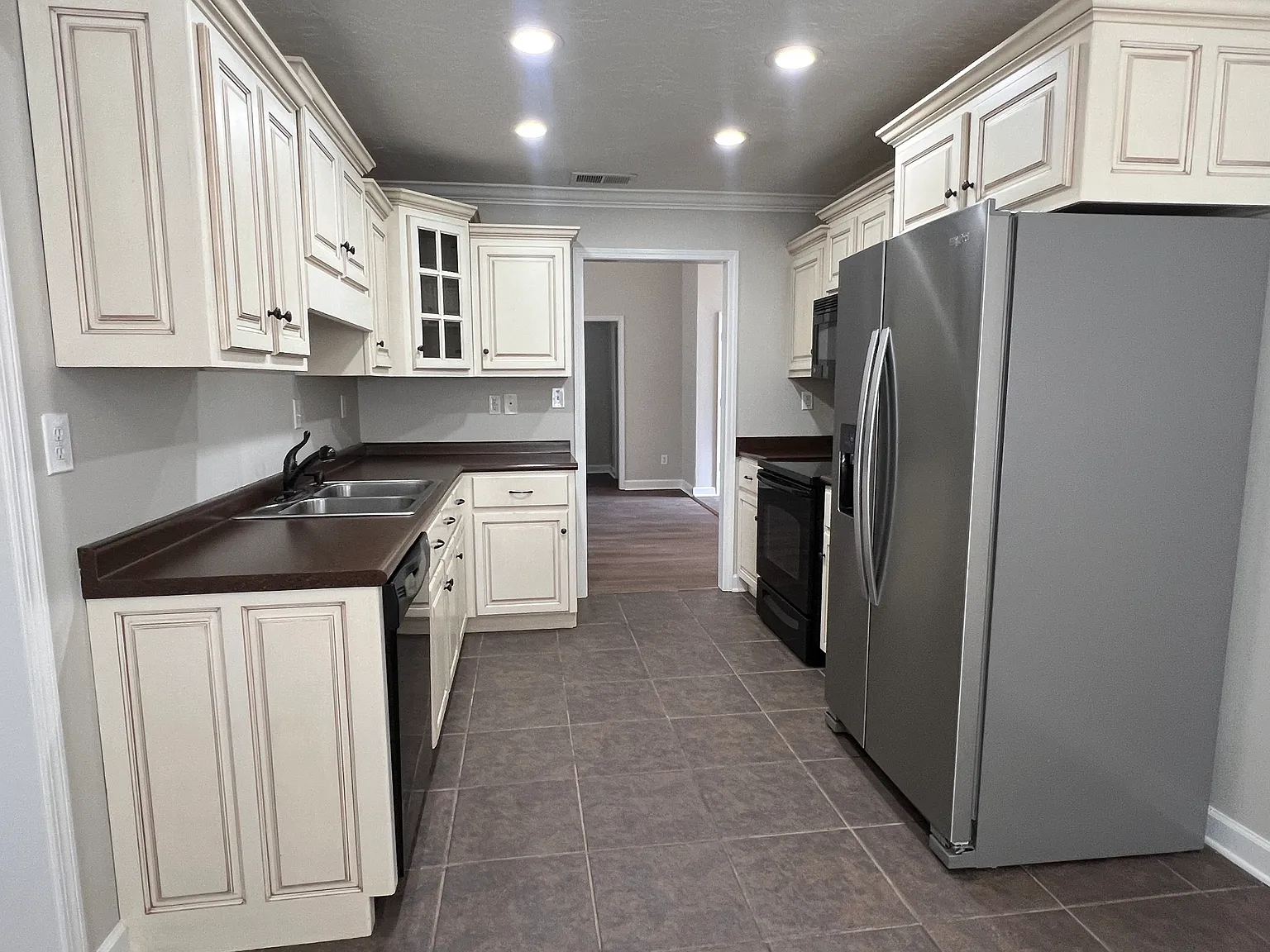 3 bed, 1754 sqft, $1,975 — Photo 3