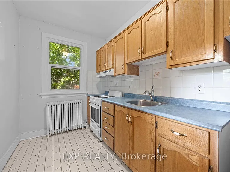 484 Gilmour St #1 — Photo 14