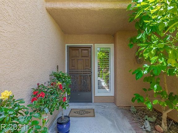 4th image of 5071 Breakers Ln