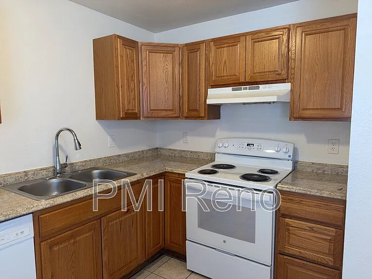 690 Field St #4 — Photo 5