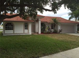 700 SW 93rd Ter, Pembroke Pines, FL 33025