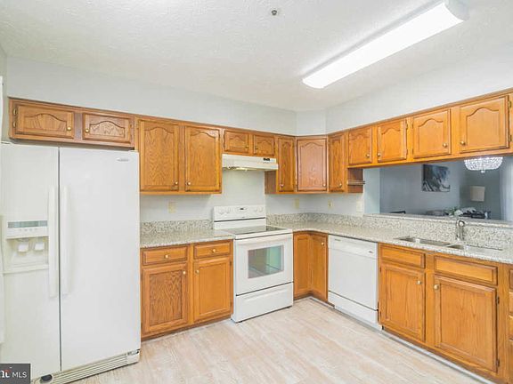 3rd image of 20507 Staffordshire Dr