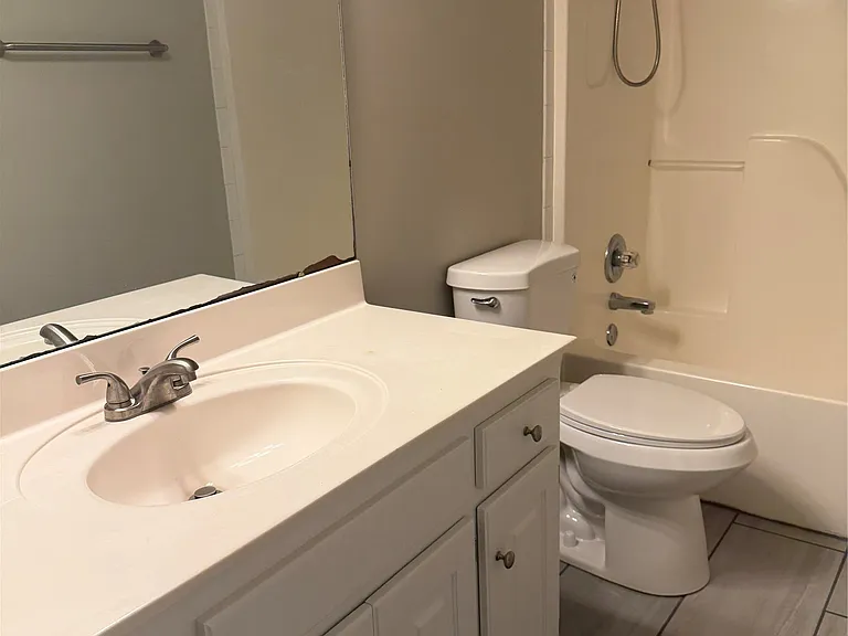 1136 Hallwood Ln — Photo 25