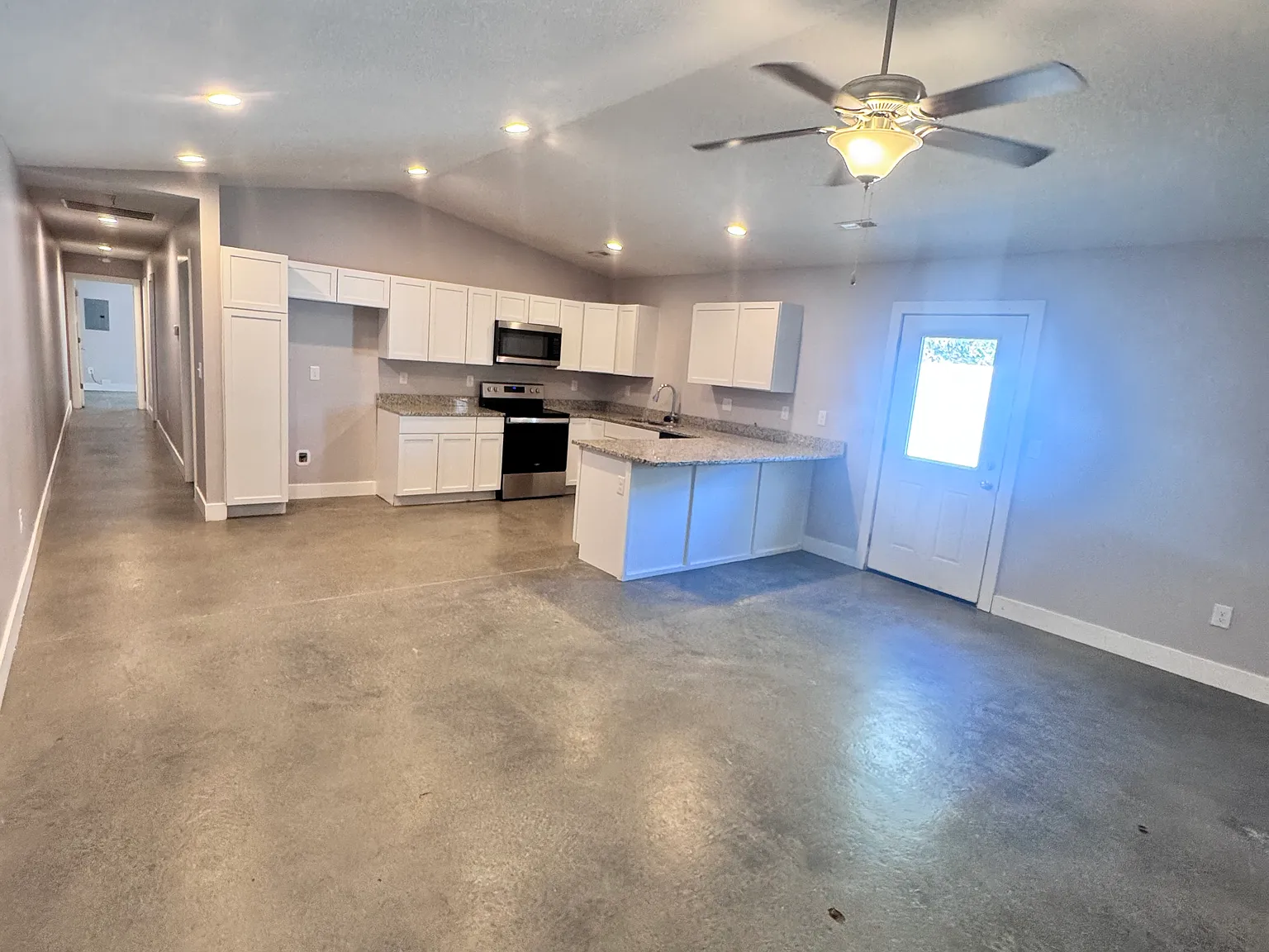 3 bed, 1152 sqft, $1,300 — Photo 3